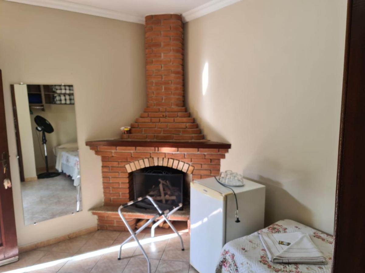 Pousada Nossa Senhora Penedo  Dış mekan fotoğraf A fireplace in a guest room at the hotel
