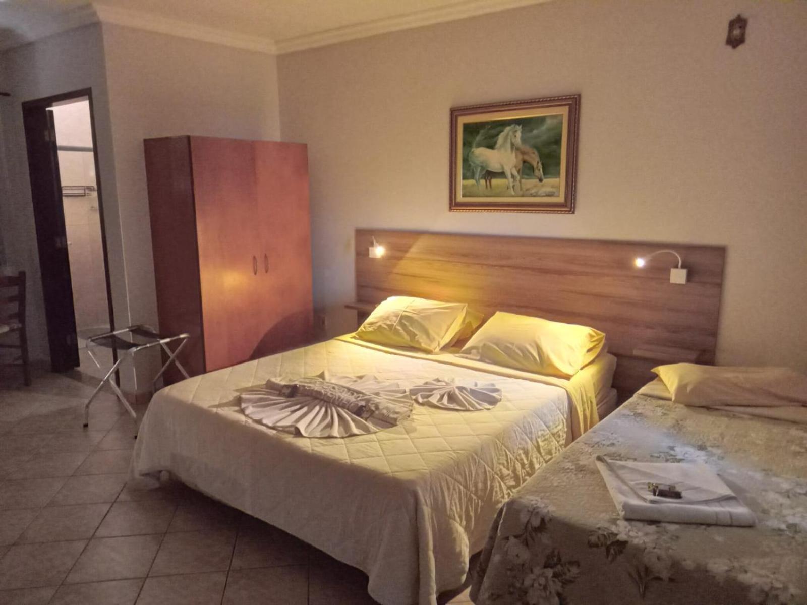 Pousada Nossa Senhora Penedo  Oda fotoğraf A bedroom in a hotel